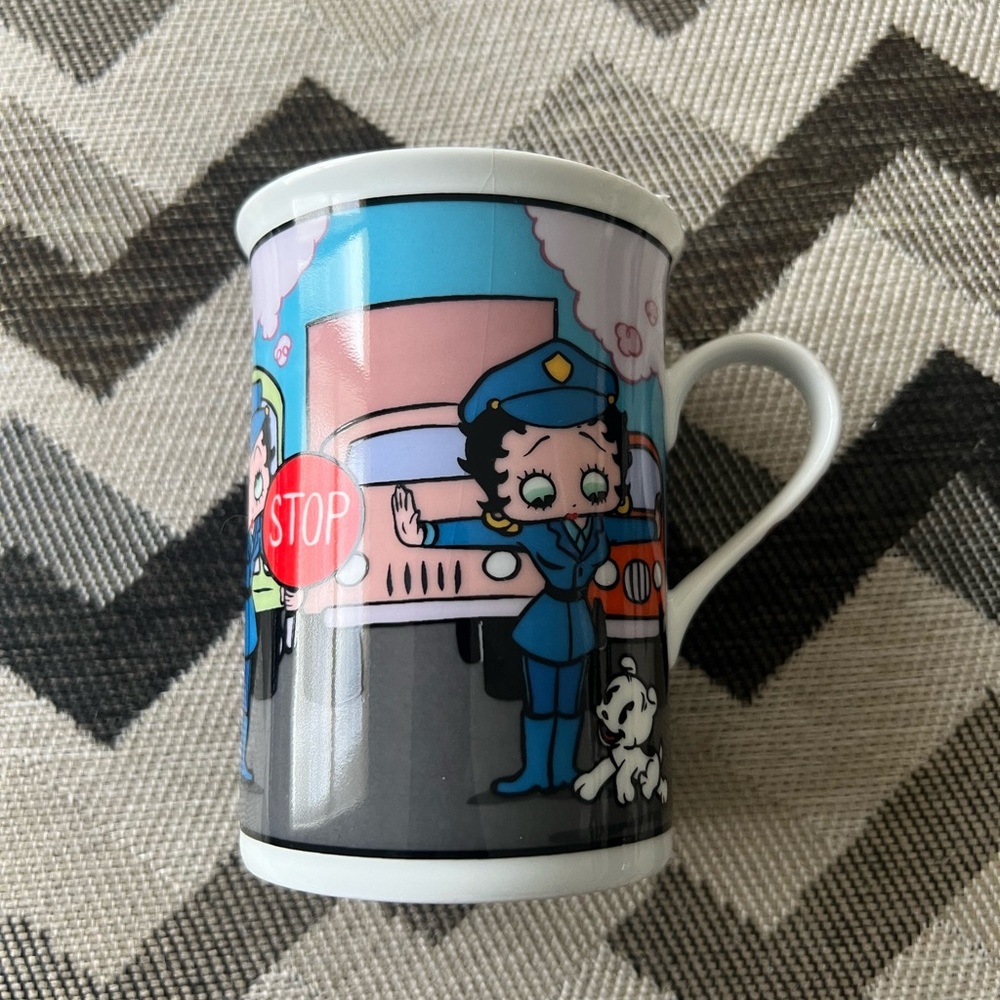 BETTY BOOP PORCELAIN COLLECTORS MUG
